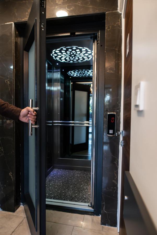 The Camelot Hotel イスタンブール エクステリア 写真